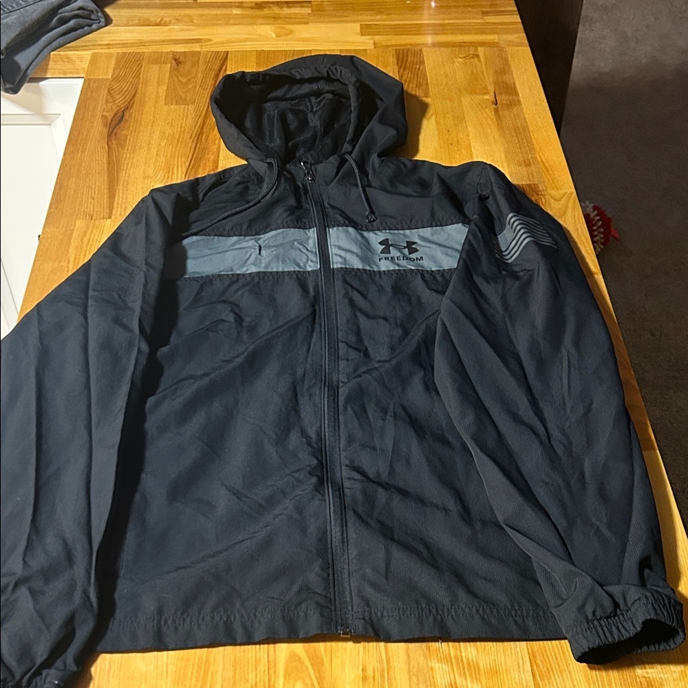 Under Armour Men's Black and Gray Windbreaker